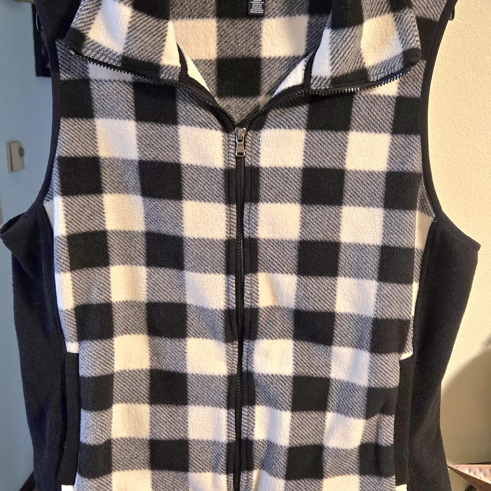 Chaps Black and White Buffalo Plaid Fleece Vest